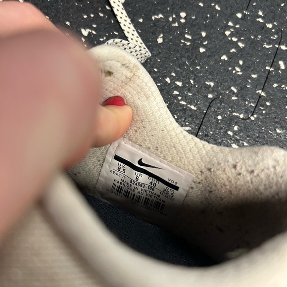 Nike Metcon women’s 8.5 - Picture 3 of 6